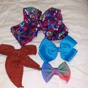 **6/$20** Miscellaneous Girls Hair Bow Lot (4 Bows Total)